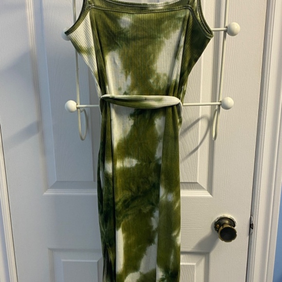 SHEIN tie-dye green dress with adjustable straps and side slit - Picture 8 of 11